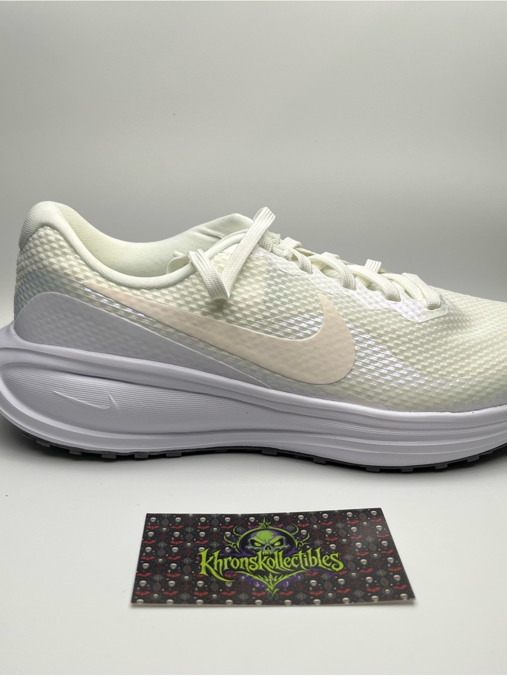 Nike Revolution 8 women’s size 7 Low Top Lace-Up Athletic Sneakers White